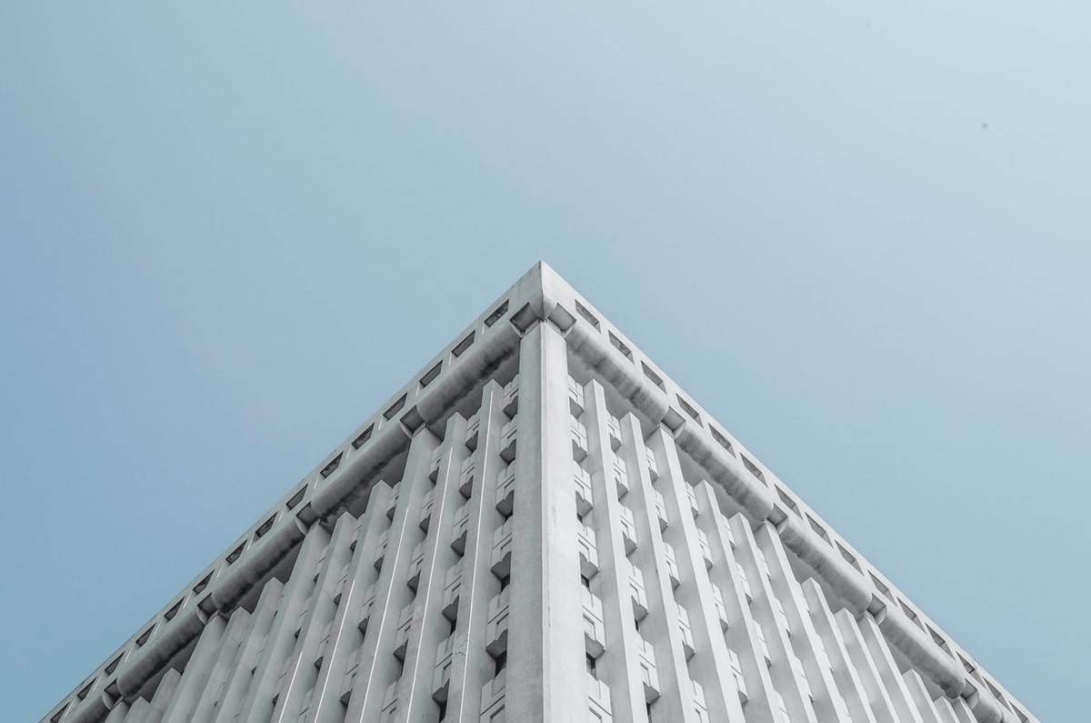 不知火舞率先发难闪现开团，后续爆发团战AG打出1换2